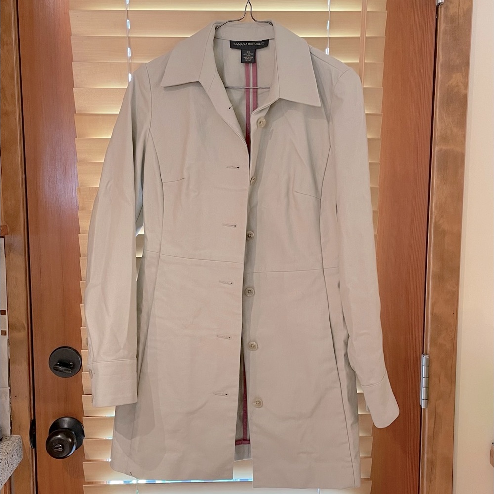 Banana Republic long beige jacket in size XS